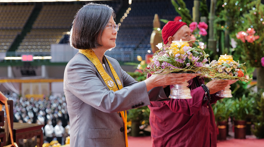 赴靈鷲山水陸法會 蔡英文為台祈福為民祈安